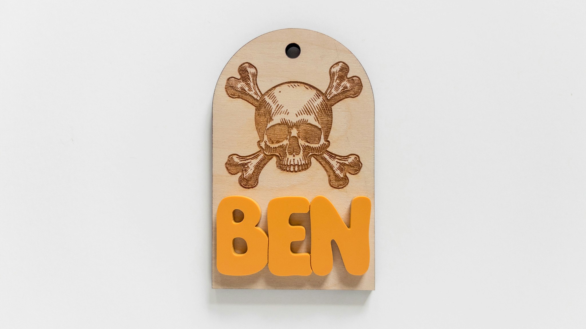 Halloween: Skull & Crossbones Tag