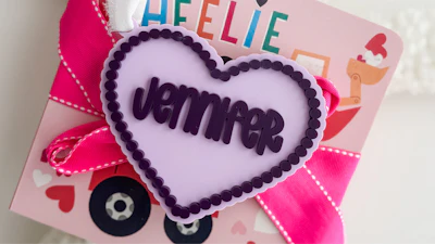 Circle Border Heart Name Tag