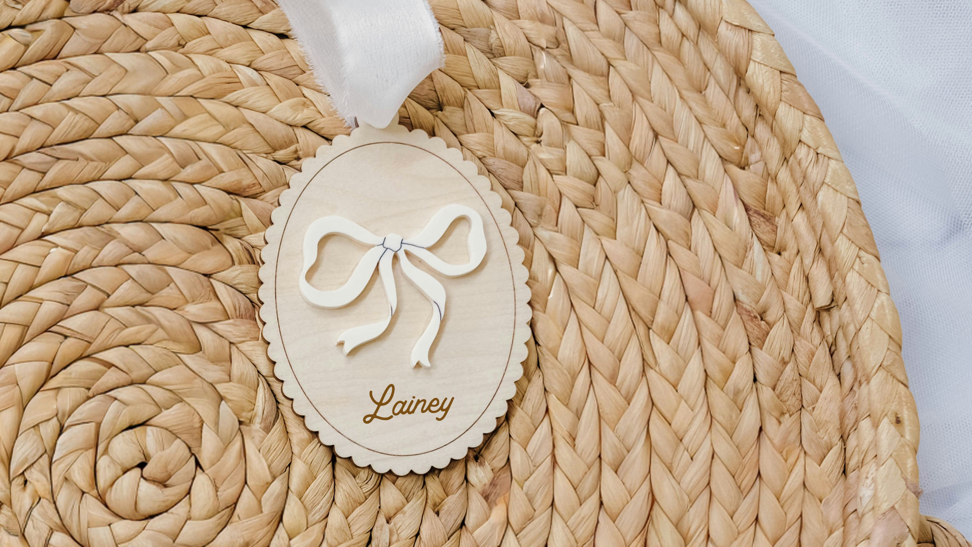 Scalloped Bow Tag