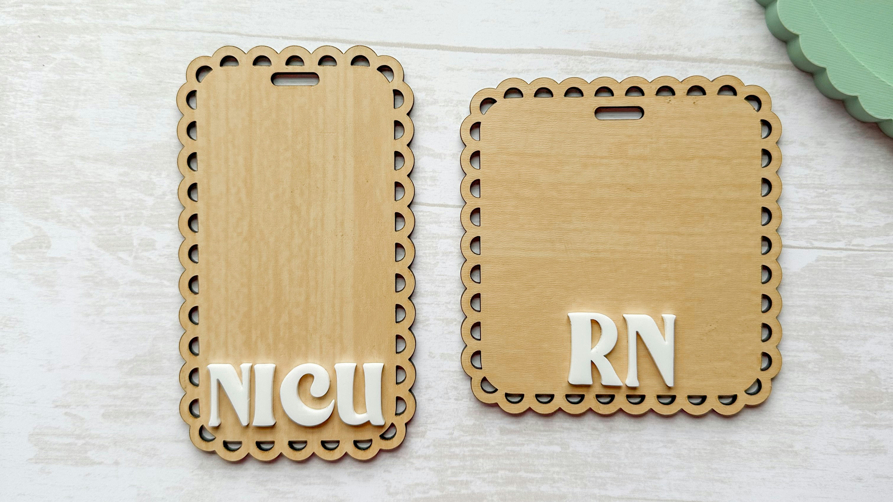 Scallop Edge Badge Buddy