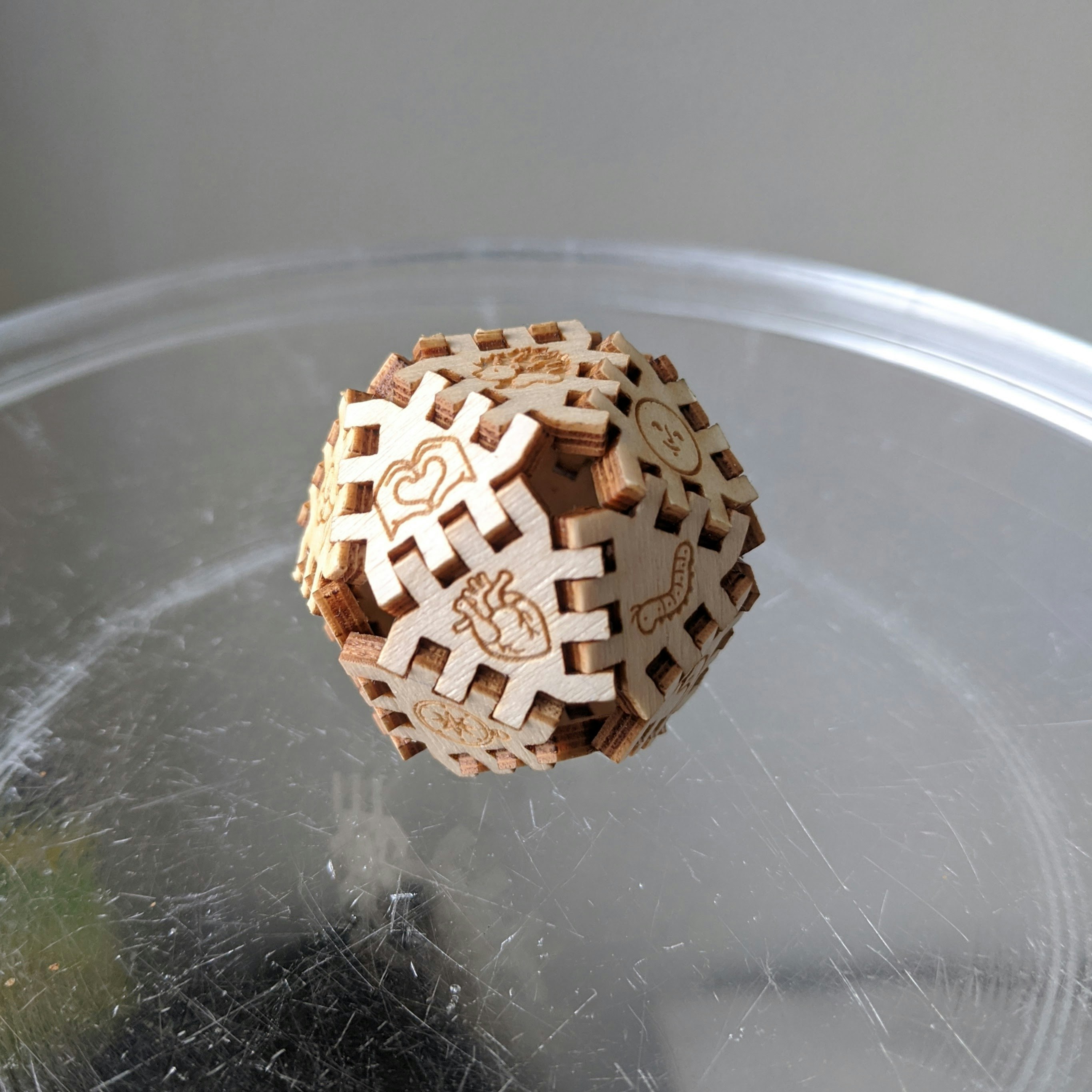 emoji d20
