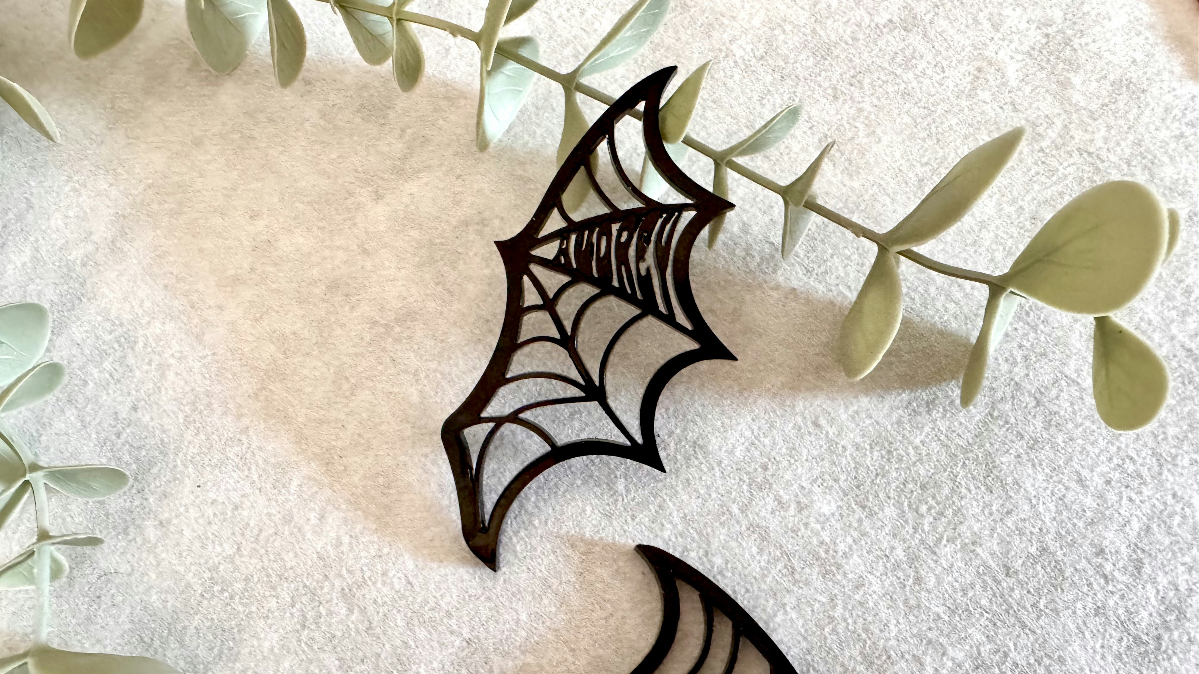 Bat Wing Single Tag