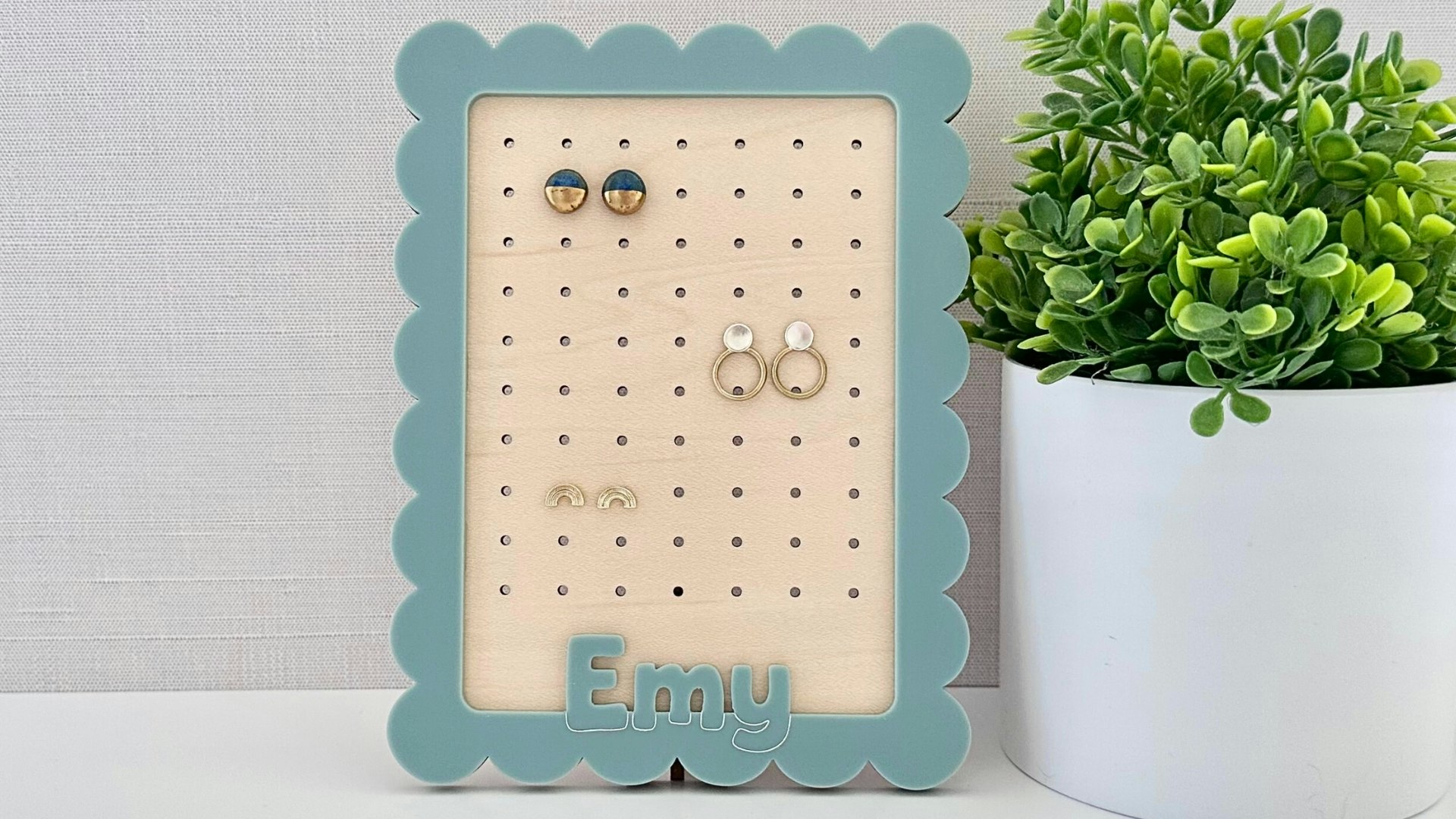 Scallop Frame Earring Stand